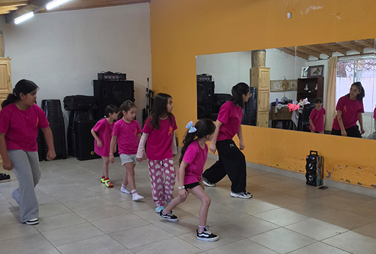 Clase de baile urbano en Ituzaingó
