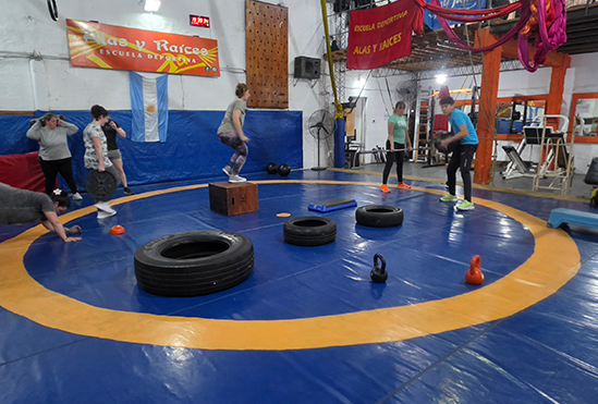 Clase de entrenamiento funcional en Ituzaingó
